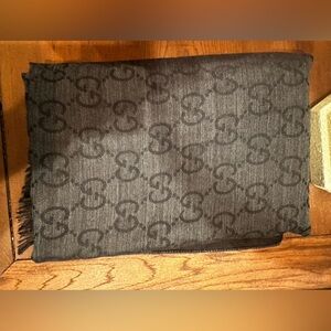 AUTHENTIC GUCCI SCARF SHAWL